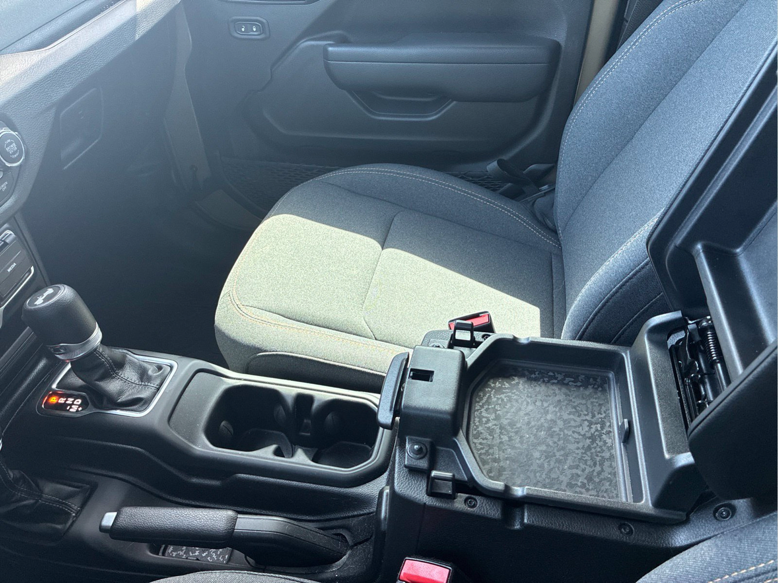 Certified 2025 Jeep Wrangler Sport AWD/4WD image 24