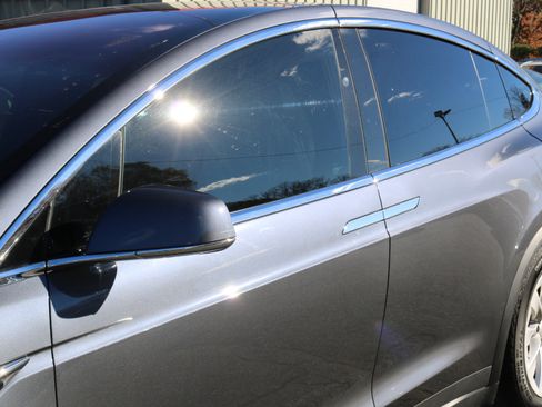 Used 2018 Tesla Model X 75D image 5