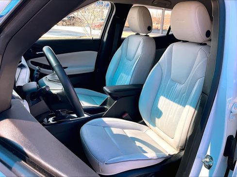 Used 2025 Buick Encore GX Avenir w/ Avenir Technology Package image 8