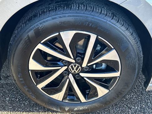 Certified 2025 Volkswagen Jetta S image 7