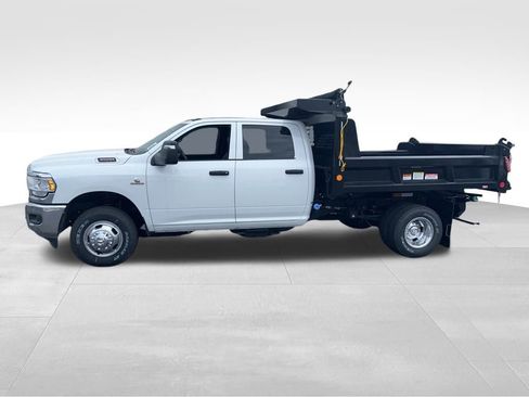 New 2024 RAM 3500 Tradesman w/ Chrome Appearance Group image 3