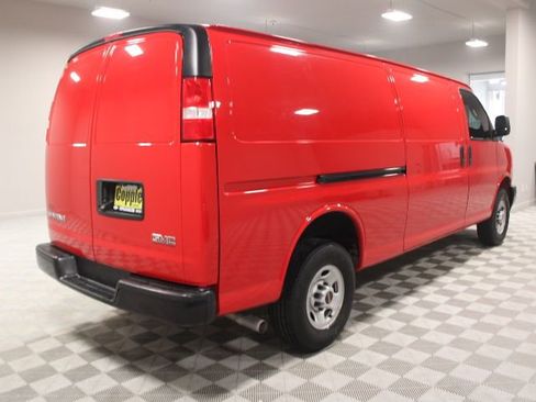 Used 2024 GMC Savana 3500 Extended image 10