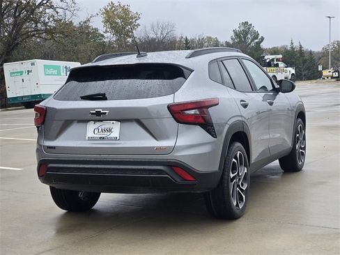 Used 2024 Chevrolet Trax RS w/ Sunroof Package image 8