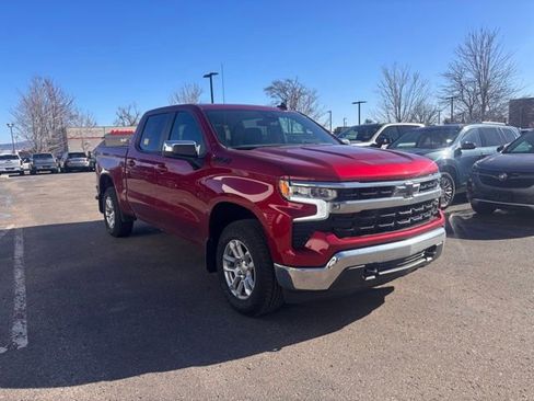 Used 2024 Chevrolet Silverado 1500 LT w/ Z71 Off-Road Package AWD/4WD image 4