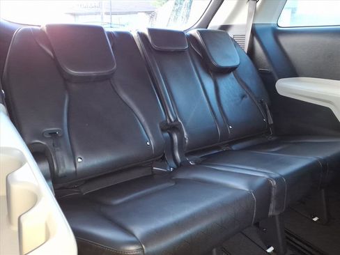 Used 2024 Kia Carnival LX image 16