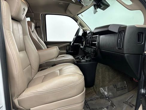Used 2019 GMC Savana 2500 RWD image 23