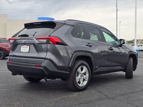 Used 2020 Toyota RAV4 LE AWD/4WD image 8