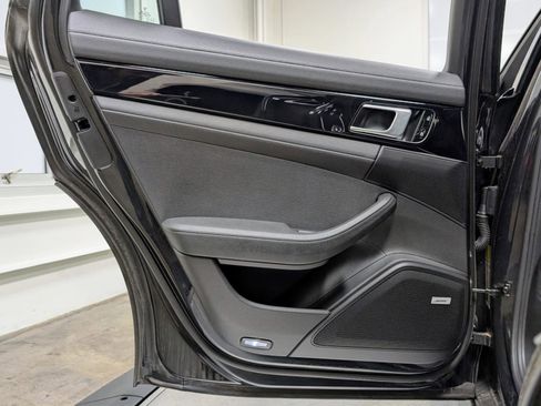 Used 2020 Porsche Panamera w/ Premium Package image 17