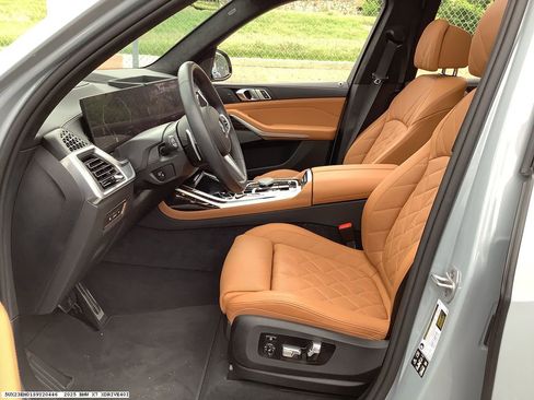 Used 2025 BMW X7 xDrive40i w/ M Sport Package image 12