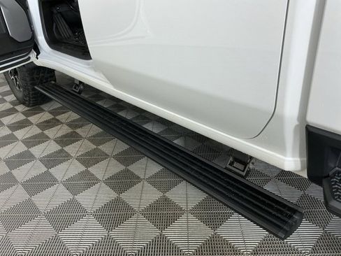 Used 2024 GMC Sierra 2500 AT4X image 15