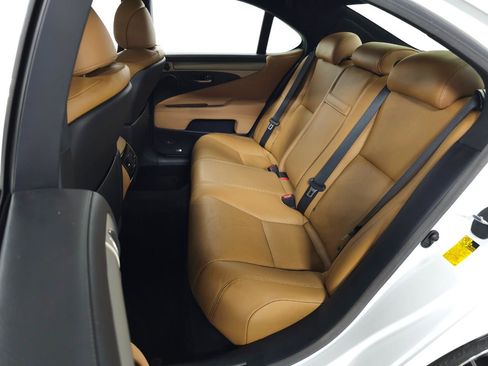 Used 2015 Lexus LS 460 AWD w/ F Sport Package image 33