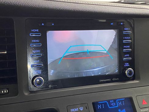 Used 2019 Toyota Sienna SE image 25