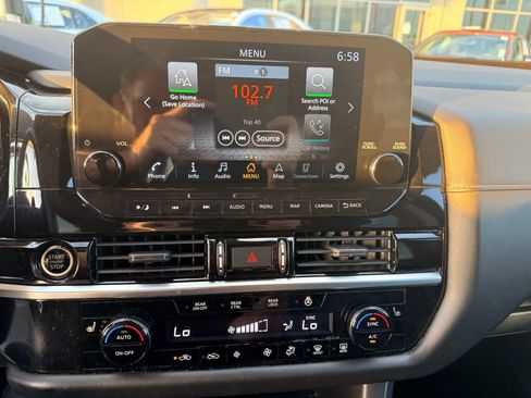 Used 2022 Nissan Pathfinder SL w/ Lighting Package (N92) FWD image 14