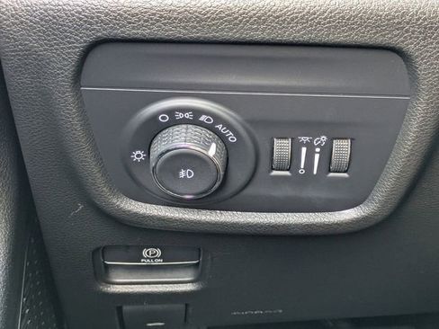 Used 2023 Jeep Grand Cherokee Limited w/ Black Appearance Package image 27