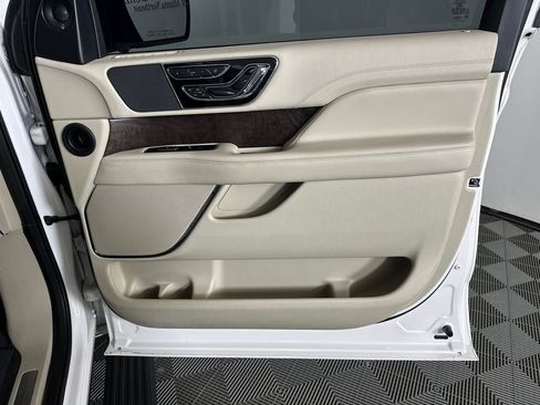 Used 2019 Lincoln Navigator Reserve AWD/4WD image 14