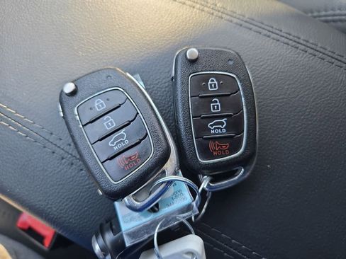 Used 2017 Hyundai Santa Fe Sport image 32