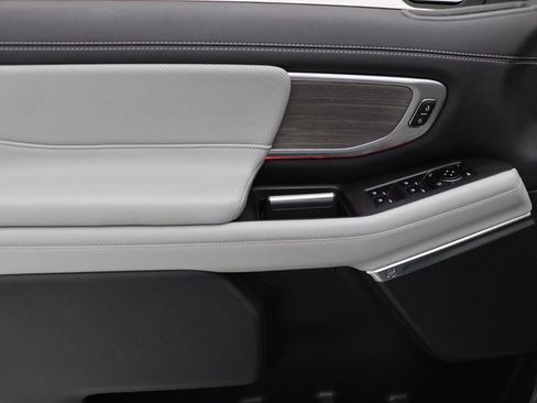 Used 2025 Ford Expedition Max Platinum w/ Platinum Ultimate Package image 17