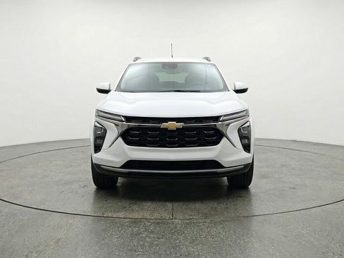 Used 2025 Chevrolet Trax LT FWD image 2