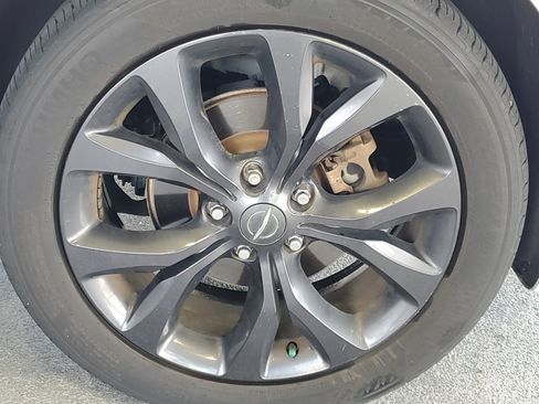 Used 2019 Chrysler Pacifica Touring Plus w/ S Appearance Package FWD image 7
