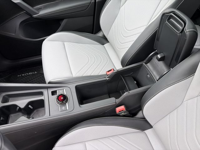 New 2026 Volkswagen Tiguan SE R-Line FWD image 21
