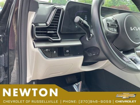 Used 2025 Kia Sportage EX FWD image 9
