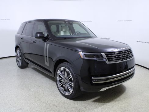 Used 2024 Land Rover Range Rover SE image 3