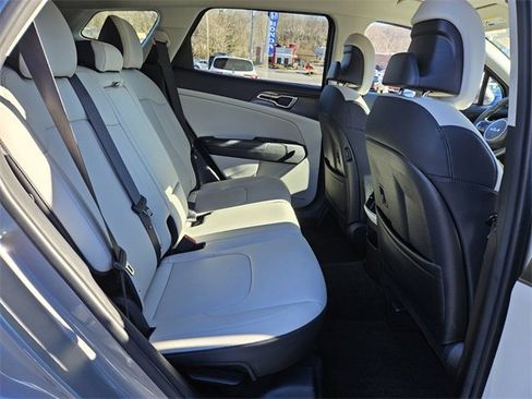 Used 2024 Kia Sportage EX image 15