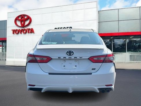 Used 2019 Toyota Camry SE w/ Convenience Package FWD image 5