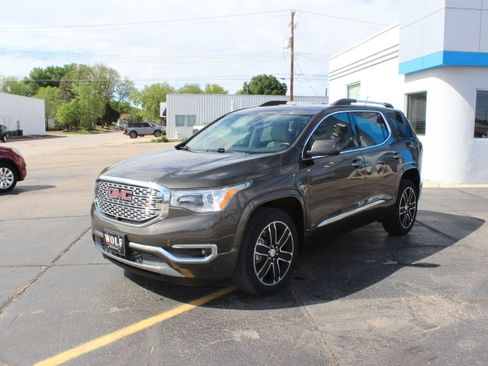 Used 2019 GMC Acadia Denali w/ Technology Package AWD/4WD image 1
