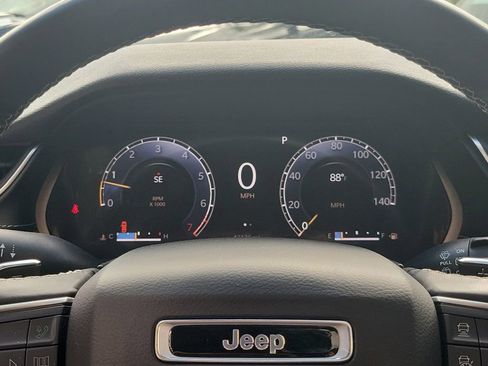 Used 2021 Jeep Grand Cherokee L Laredo w/ Luxury Tech Group I image 33