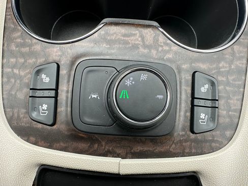 Used 2022 GMC Acadia Denali w/ Denali Ultimate Package FWD image 8