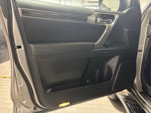 Used 2023 Lexus GX 460 Premium image 11