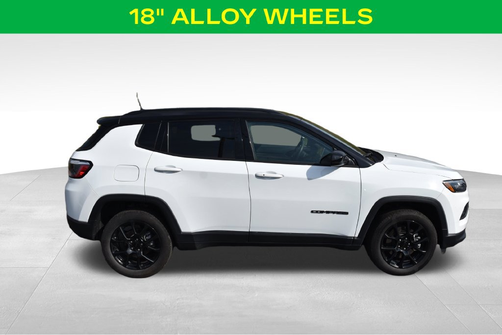Used 2024 Jeep Compass Latitude w/ Convenience Group AWD/4WD image 7