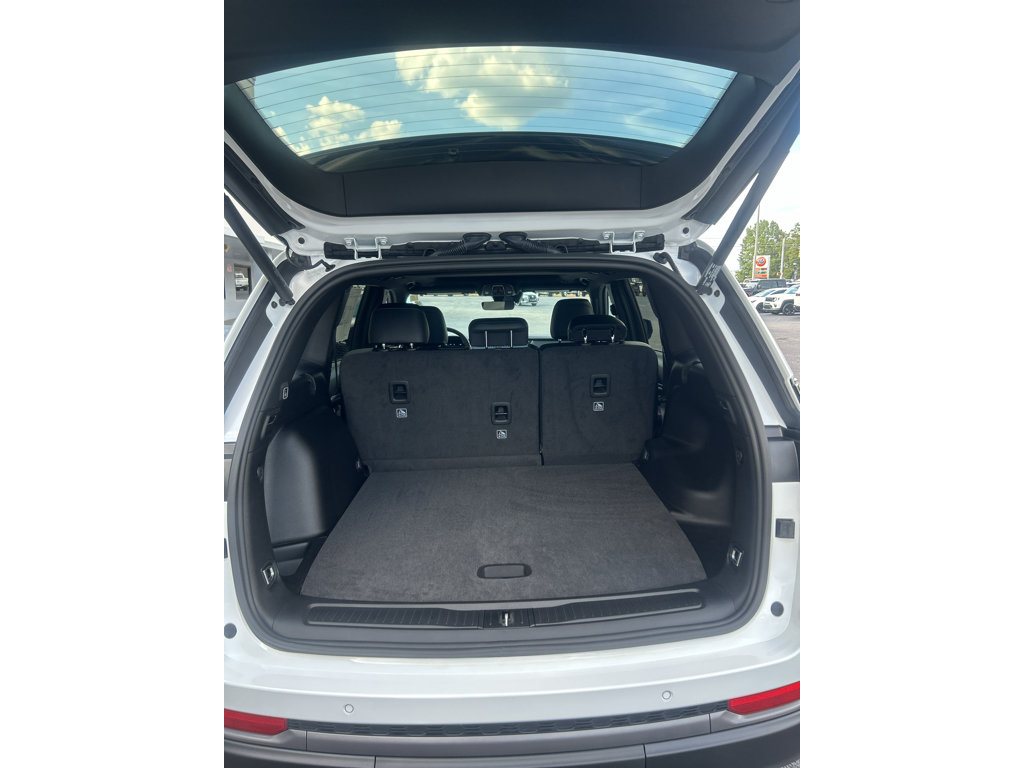 New 2027 Jeep Grand Cherokee Altitude AWD/4WD image 8
