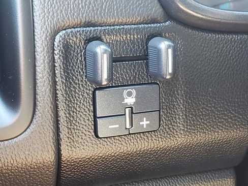 Used 2018 Chevrolet Colorado LT w/ LT Convenience Package image 30