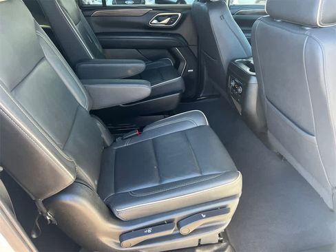 Used 2023 Chevrolet Suburban Premier image 14