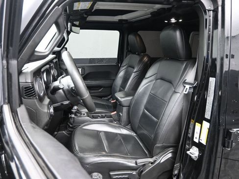 Used 2019 Jeep Wrangler Unlimited Sahara image 20