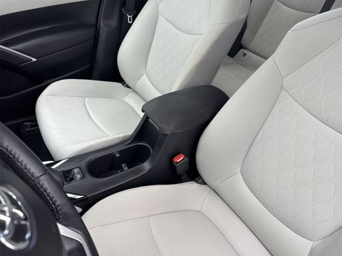 Used 2023 Toyota Corolla Cross LE image 32
