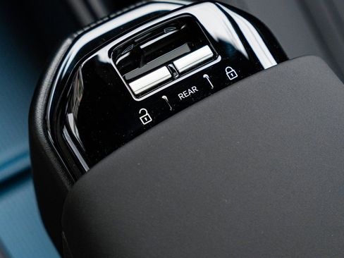 New 2025 Volvo EX30 Plus w/ Climate Package image 24