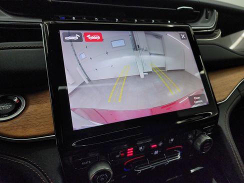 Used 2022 Jeep Grand Cherokee Summit image 23