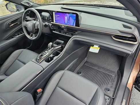 Used 2025 Toyota Crown Signia Limited w/ Advanced Technology Package image 14