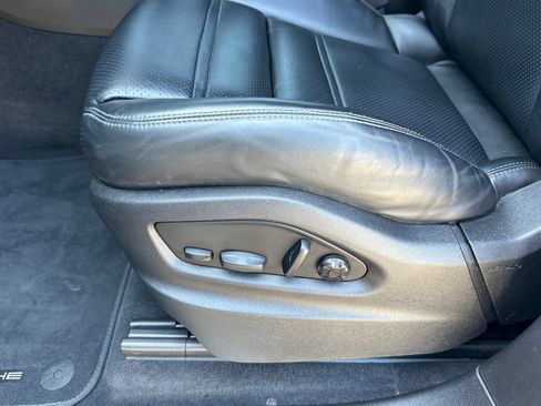 Used 2023 Porsche Cayenne AWD/4WD image 14