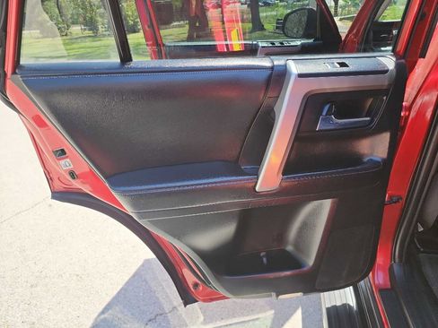 Used 2016 Toyota 4Runner SR5 Premium image 33