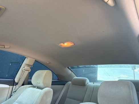 Used 2004 Toyota Solara SE FWD image 18