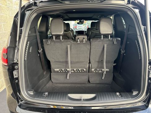 New 2026 Chrysler Pacifica Limited FWD image 27