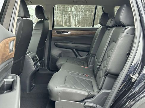 Used 2025 Volkswagen Atlas SE image 17