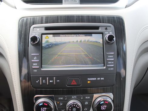 Used 2016 Chevrolet Traverse LT FWD image 30