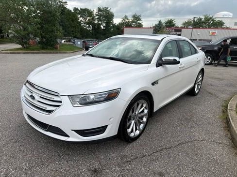 Used 2015 Ford Taurus Limited w/ Equipment Group 301A FWD image 3