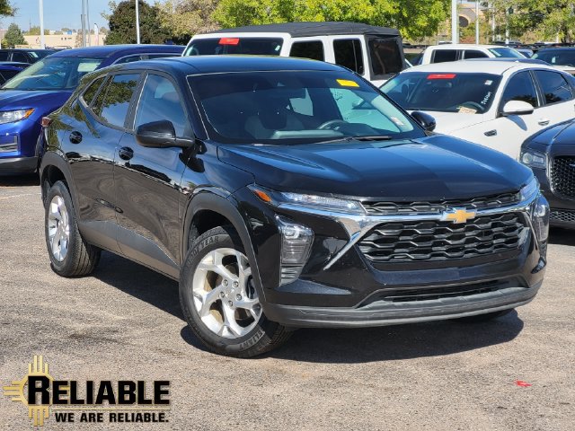 Used 2024 Chevrolet Trax LS w/ LS Convenience Package FWD image 1
