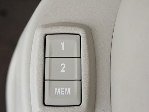 Used 2015 Cadillac SRX Luxury image 31